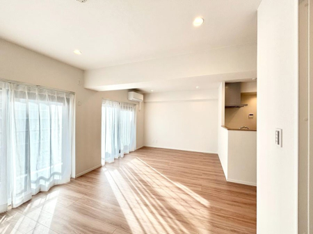 rO Ƒ̓₩Șbŕ܂閾邢rO  