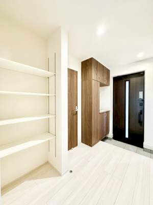 ���� �K���X�X���b�g�̓��������փh�A�������Ɍ���͂��Ă���܂�