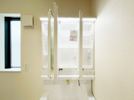 ���̑����� �O�ʋ��̗��ɁA���ϕi��q���p�i�Ȃǂ����[�\�B���ʑ����������ƕۂ��܂��I