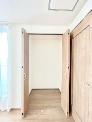 ���[ �m���̃N���[�[�b�g�B���s��������̂Ō���̈ߗނ�����������܂�܂��B