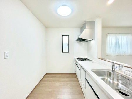 �L�b�`�� �u�₩�ȕ����ʂ蔲����L�b�`���B��������̂Ŗ��邭���C�ɂ��𗧂��܂��B