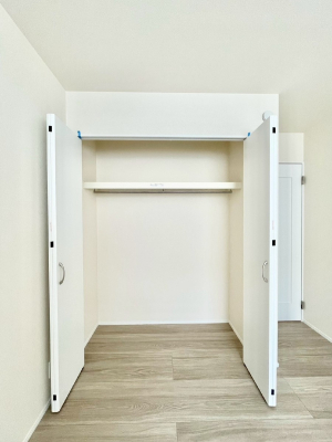 ���[ �m���̃N���[�[�b�g�B���s��������̂Ō���̈ߗނ�����������܂�܂��B