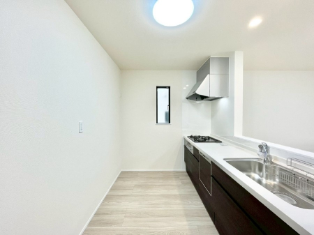 �L�b�`�� �u�₩�ȕ����ʂ蔲����L�b�`���B��������̂Ŗ��邭���C�ɂ��𗧂��܂��B