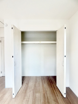 ���[ �m���̃N���[�[�b�g�B���s��������̂Ō���̈ߗނ�����������܂�܂��B