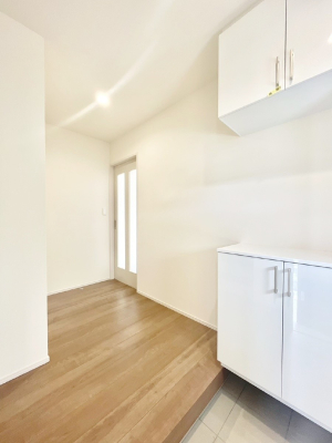 ���� ���ʔ��͂��Ƒ��̎ʐ^��G�߂̃C���e���A�ŏ���I�Ƃ��ĉ��o�ł��܂�