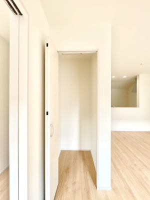 ���̑����� ���r���O���[�B�����Ɏ��[������ƕ����W�܂�LDK���X�b�L���Еt�������ł��ˁB  