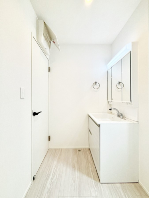 ʑEʏ q񂪂A􂢂łĂꂻȐʏI