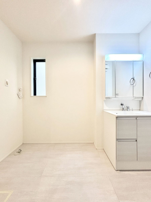 ʑEʏ 邢ʏ͖̐gxxyłႢłB