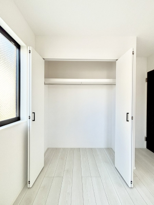 ���[ �m���̃N���[�[�b�g�B���s��������̂Ō���̈ߗނ�����������܂�܂��B