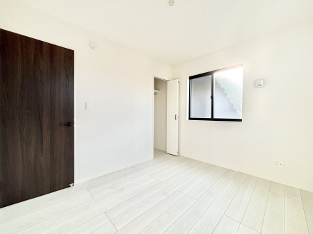 ���̑����� �i�`�������ȃt���[�����O�͂ǂ�ȃC���e���A�ɂ��}�b�`�B  