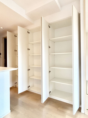 ���̑����� ���r���O���[�B�����Ɏ��[������ƕ����W�܂�LDK���X�b�L���Еt�������ł��ˁB  