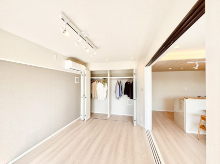 ���̑����� �i�`�������ȃt���[�����O�͂ǂ�ȃC���e���A�ɂ��}�b�`�B  