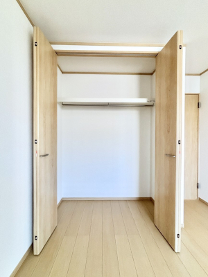 ���[ �m���̃N���[�[�b�g�B���s��������̂Ō���̈ߗނ�����������܂�܂��B