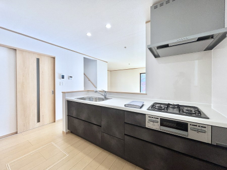 �L�b�`�� ���r���O�����n����l�C�̃J�E���^�[�L�b�`���B �Ƒ��������Ȃ���Ǝ������邱�Ƃ��ł��܂��B