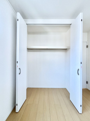 ���[ �m���̃N���[�[�b�g�B���s��������̂Ō���̈ߗނ�����������܂�܂��B