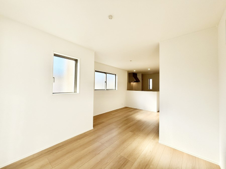 ���r���O ���Ƒ��̓��₩�Șb�����ŕ�܂�閾�邢���r���O