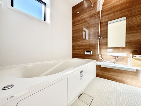 ���� ����̔�������Ă���閾�邢�������̂���o�X���[�� 