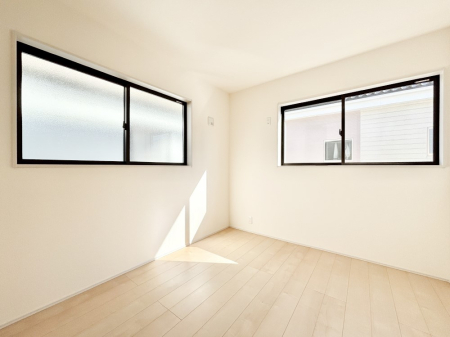 ���̑����� 2�ʍ̌����m�ۂ������邢��ԁB�Ƒ��݂�Ȃ����K�ȕ�炵����������݌v�ł��B 