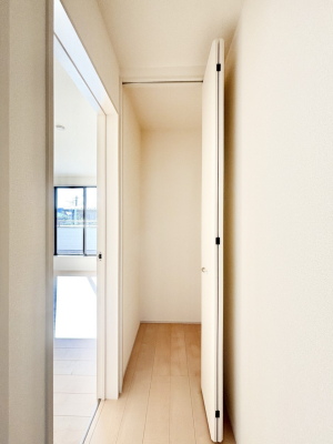 ���[ 2�K�L�����[�ɂ͑|���p�i����p�i�̃X�g�b�N�Ȃǂ����[�ł��܂��B�@