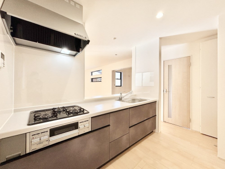 �L�b�`�� ���������Ȃ���ł����Ƒ��Ƃ̉�b���y���߂�ΖʃL�b�`�� 