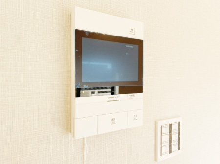 ���̑����� TV���j�^�[�t�C���^�[�t�H�����t���Ă��ăZ�L�����e�B�[��  