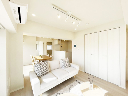 ���r���O ���Ƒ��̓��₩�Șb�����ŕ�܂�閾�邢���r���O