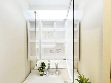 ���̑����� �O�ʋ��̗��ɁA���ϕi��q���p�i�Ȃǂ����[�\�B���ʑ����������ƕۂ��܂��I