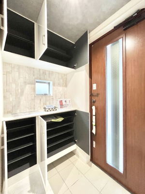 ���̑����� �����Ղ���[�ł���V���[�Y�{�b�N�X�ŉƑ��S���̌C���A���ւ�������B  