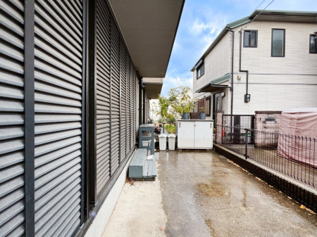  ����2��\�I�}�Ȃ��q�l�̒��ԂɁB�܂��A���Ƒ��̎��]�ԃX�y�[�X�Ƃ��Ă��劈��B