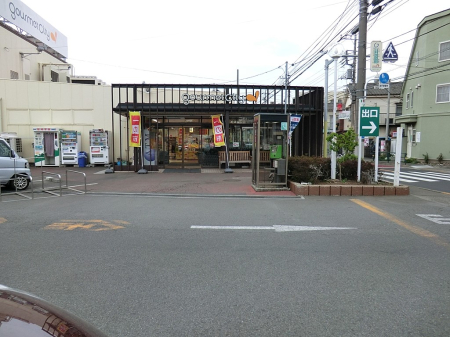 ���ӊ� �X�[�p�[ 240m �O�����V�e�B�֓��O�钆���X