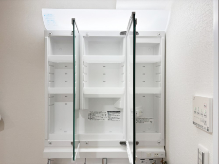 ���̑����� �O�ʋ��̗��ɁA���ϕi��q���p�i�Ȃǂ����[�\�B���ʑ����������ƕۂ��܂��I