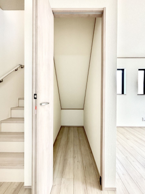 ���̑����� ���r���O���[�B�����Ɏ��[������ƕ����W�܂�LDK���X�b�L���Еt�������ł��ˁB  