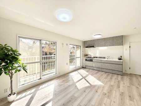 ���r���O ���Ƒ��̓��₩�Șb�����ŕ�܂�閾�邢���r���O  