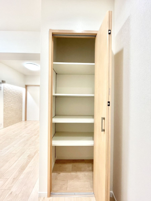 ���̑����� ���r���O���[�B�����Ɏ��[������ƕ����W�܂�LDK���X�b�L���Еt�������ł��ˁB  