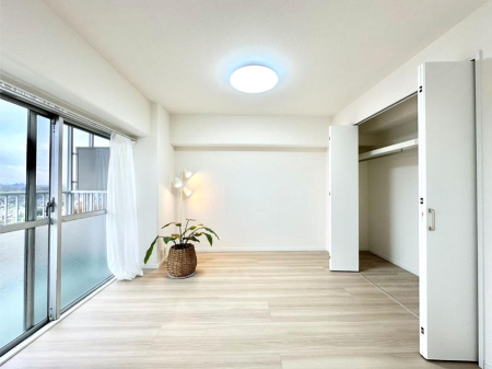 ���̑����� �o���R�j�[���J�������v���X���Ă����m��  