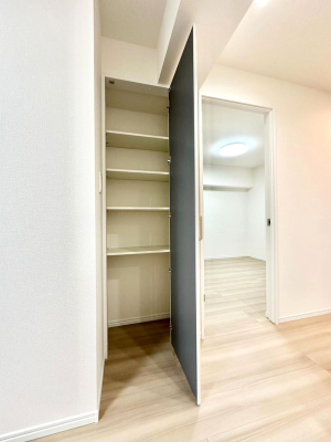 ���̑����� ���r���O���[�B�����Ɏ��[������ƕ����W�܂�LDK���X�b�L���Еt�������ł��ˁB  