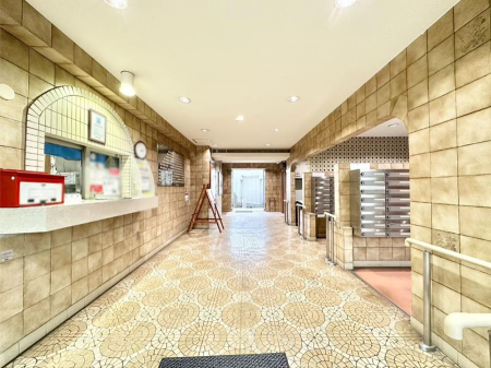 ���̑� �҂����킹�ꏊ�Ƃ��Ă��֗��ȃG���g�����X���r�[