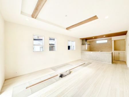 ���̑����� ���Ƒ��̉�b���͂��ށA�J���I�ȃ_�C�j���O