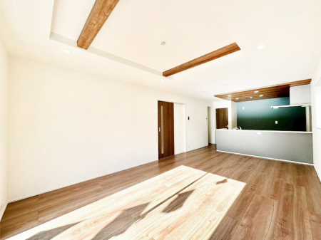 ���̑����� �Ƒ��̏Ί炪���R�Ɛ��܂�Ă���A����ȕ��͋C�̃_�C�j���O�Ɏd�オ���Ă��܂��B