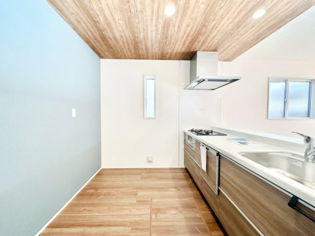 �L�b�`�� �u�₩�ȕ����ʂ蔲����L�b�`���B��������̂Ŗ��邭���C�ɂ��𗧂��܂��B