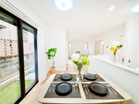 ���r���O �Z�ޕ��̌��������o�����A�C���e���A���l����̂��y���݂ȃ��r���O�ł��I   