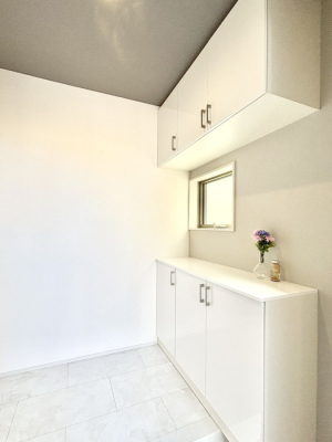 ���̑����� �����Ղ���[�ł���V���[�Y�{�b�N�X�ŉƑ��S���̌C���A���ւ�������B  