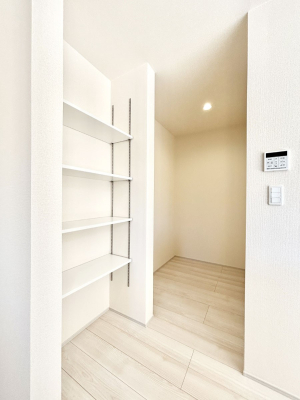 ���̑����� �L�b�`���ɂ̓p���g���[�I�H�ނ̃X�g�b�N�͂������A���p�i�̎��[�Ȃǎg�����͂��낢��I