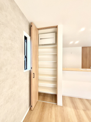 ���̑����� ���r���O���[�B�����Ɏ��[������ƕ����W�܂�LDK���X�b�L���Еt�������ł��ˁB  