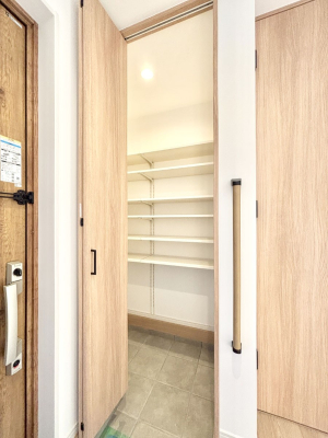 ���̑����� �V���[�Y�C���N���[�N�t���I�J���x�r�[�J�[���u���܂��B   