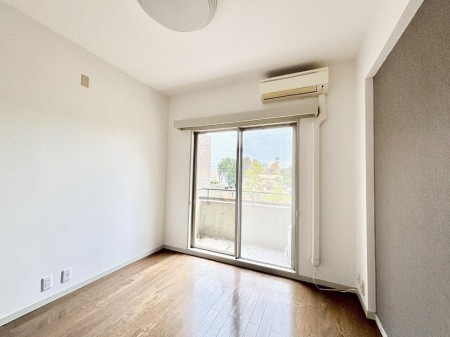 ���̑����� �o���R�j�[���J�������v���X���Ă����m��  