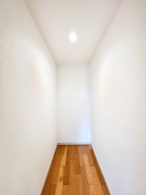 ���[ 2�K�L�����[�B�|���p�����p�i�̃X�g�b�N�Ȃǂ�����������[�B