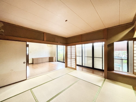 ̑ rOƗׂ荇ĂaBقƈꑧła̋ԂłB