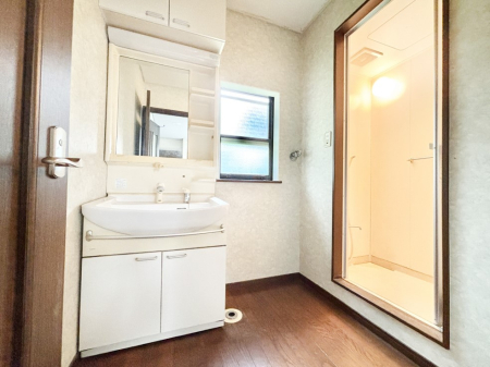 ʑEʏ 2яZƂĂI2Kɂʉϑ䂪܂A