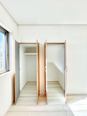 ���[ �m���̃N���[�[�b�g�B���s��������̂Ō���̈ߗނ�����������܂�܂��B